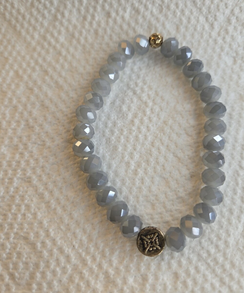 Faceted Light Gray Stretch Bead Bracelet with Gold Accent